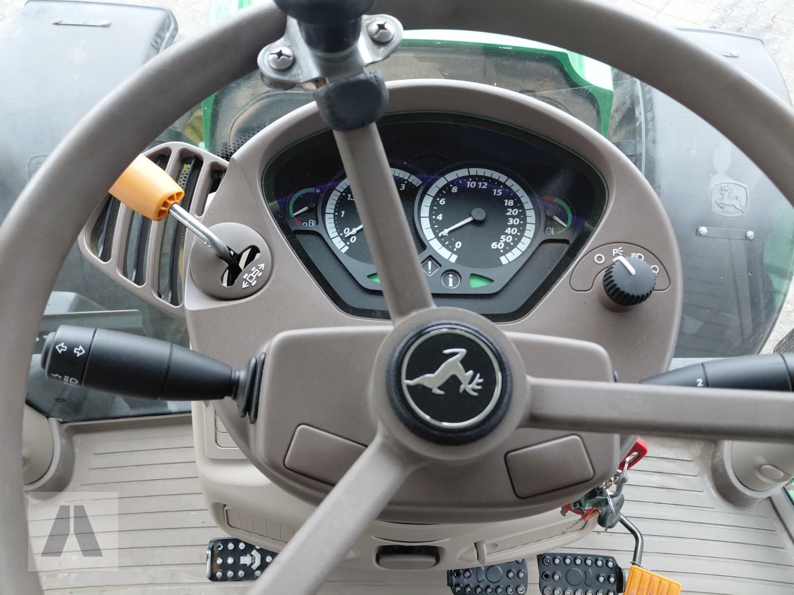 Traktor des Typs John Deere 6115R, Gebrauchtmaschine in Regensburg (Bild 14)