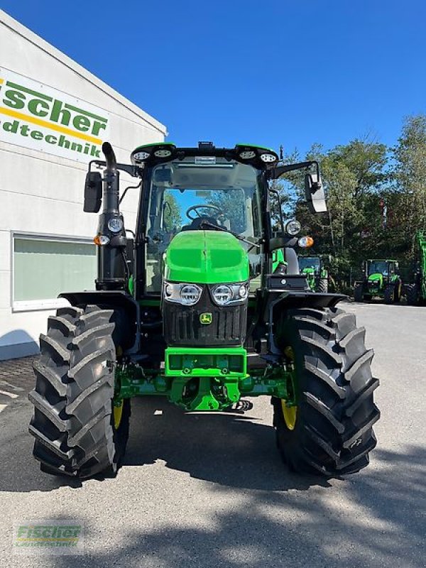 Traktor des Typs John Deere 6120 M AQ 24/24, Neumaschine in Kroppach (Bild 3)