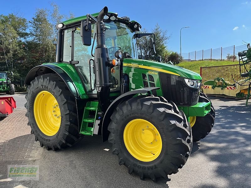 Traktor des Typs John Deere 6120 M AQ 24/24, Neumaschine in Kroppach (Bild 4)