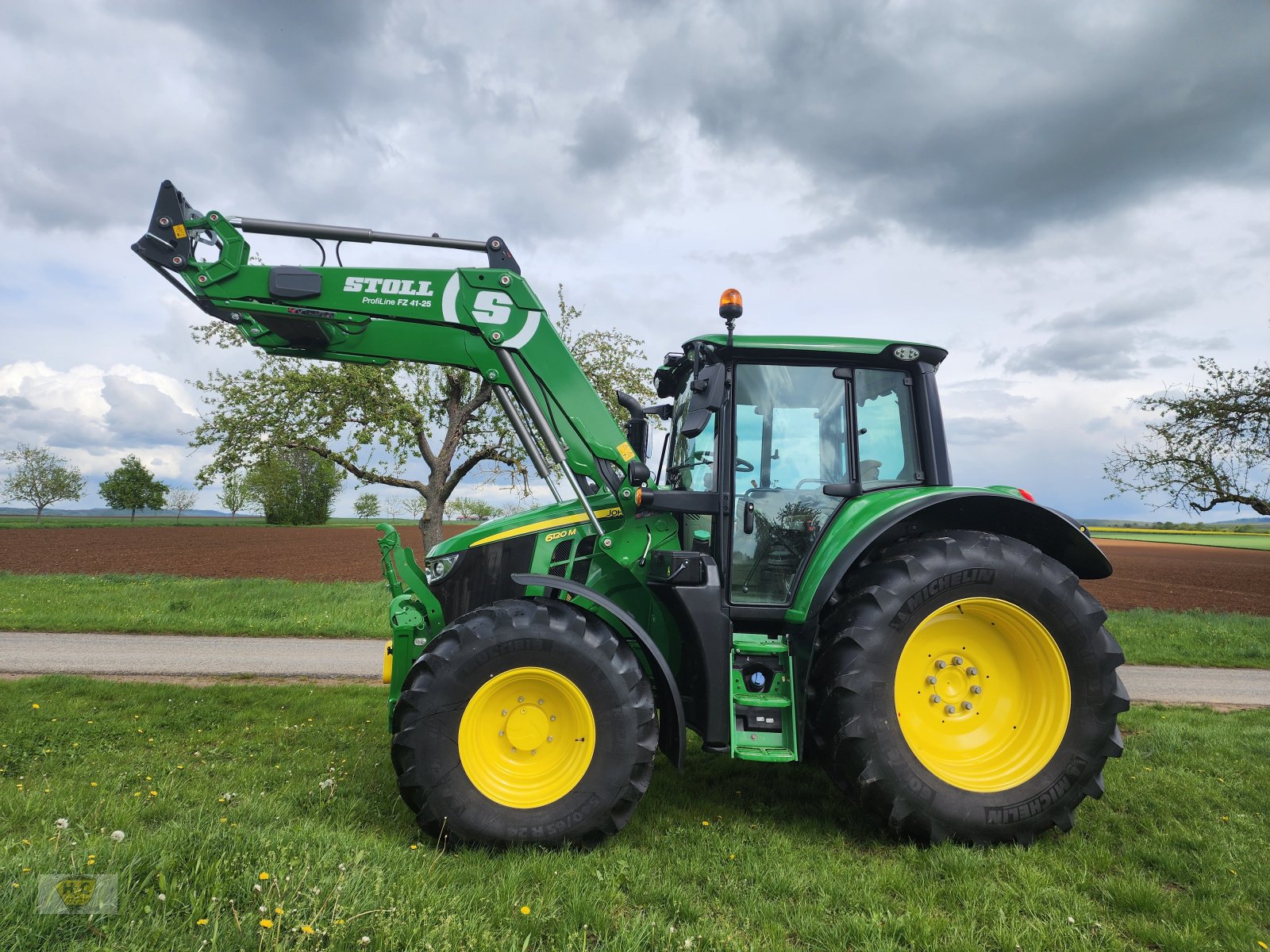 Traktor des Typs John Deere 6120 M AutoPowr AutoTrac Frontlader, Gebrauchtmaschine in Willanzheim (Bild 2)