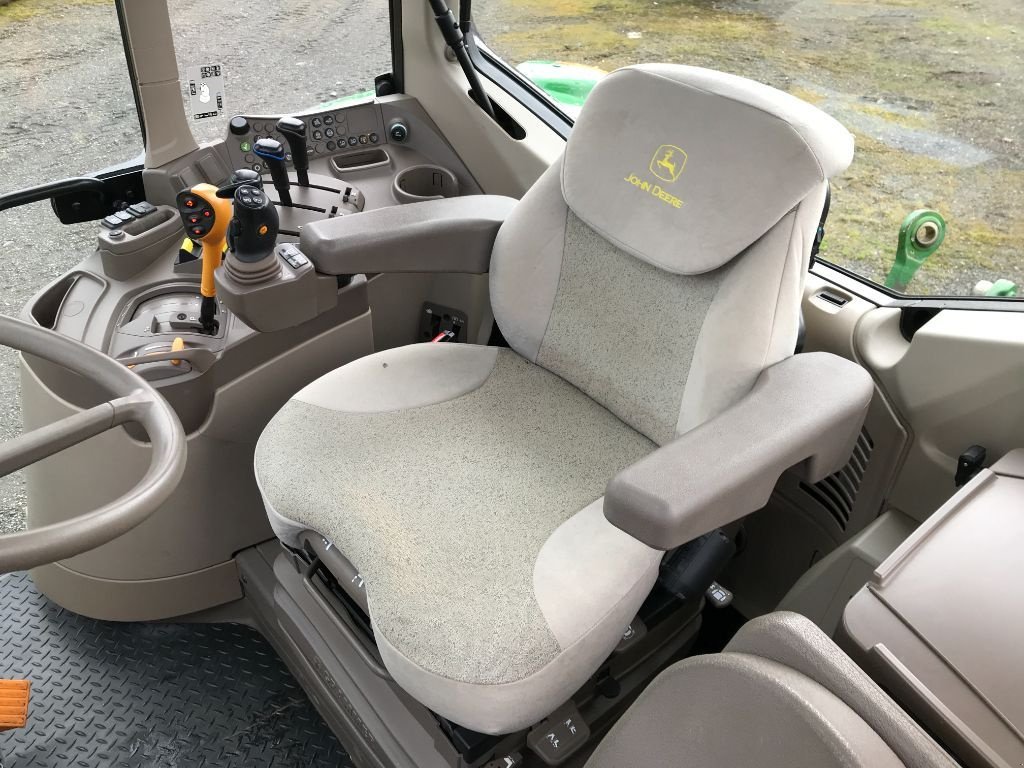 Traktor типа John Deere 6120 M AUTOQUAD, Gebrauchtmaschine в UZERCHE (Фотография 10)