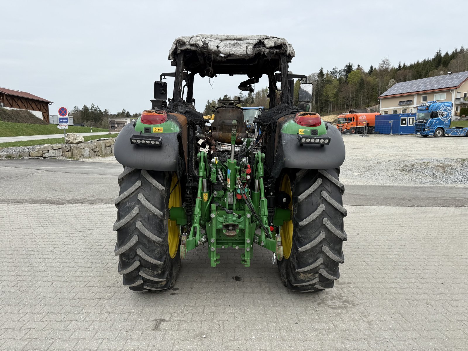 Traktor des Typs John Deere 6120 M Brandschaden, Gebrauchtmaschine in Neureichenau (Bild 4)