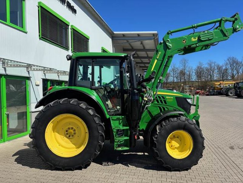 Traktor des Typs John Deere 6120 M, Gebrauchtmaschine in Petersberg (Bild 2)