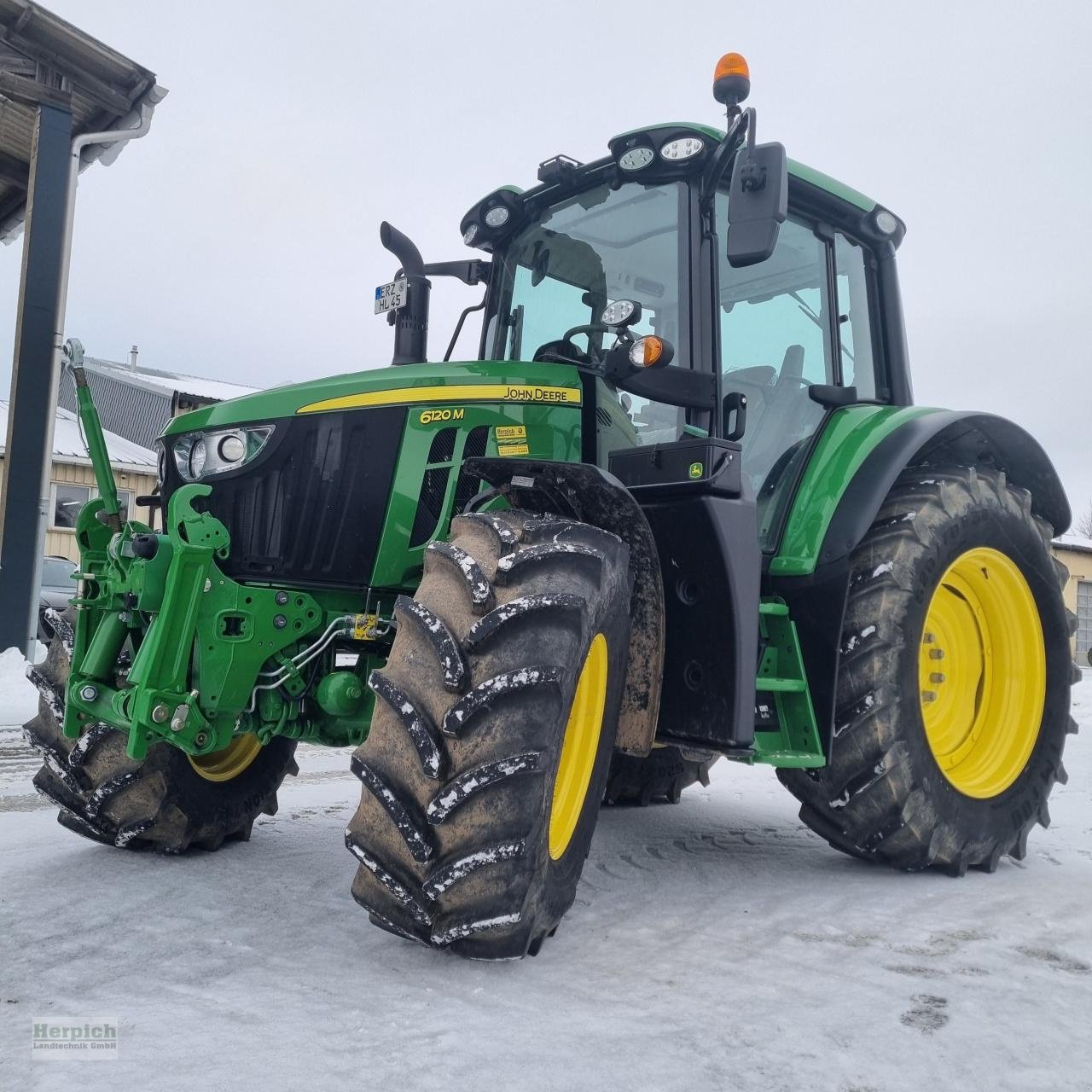 Traktor от тип John Deere 6120 M, Vorführmaschine в Drebach (Снимка 1)