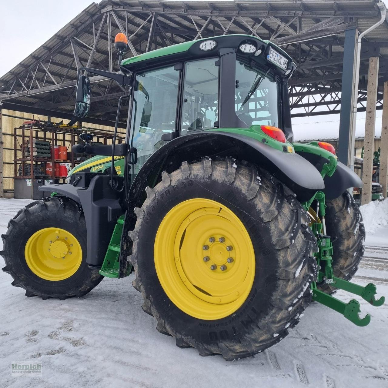 Traktor от тип John Deere 6120 M, Vorführmaschine в Drebach (Снимка 8)