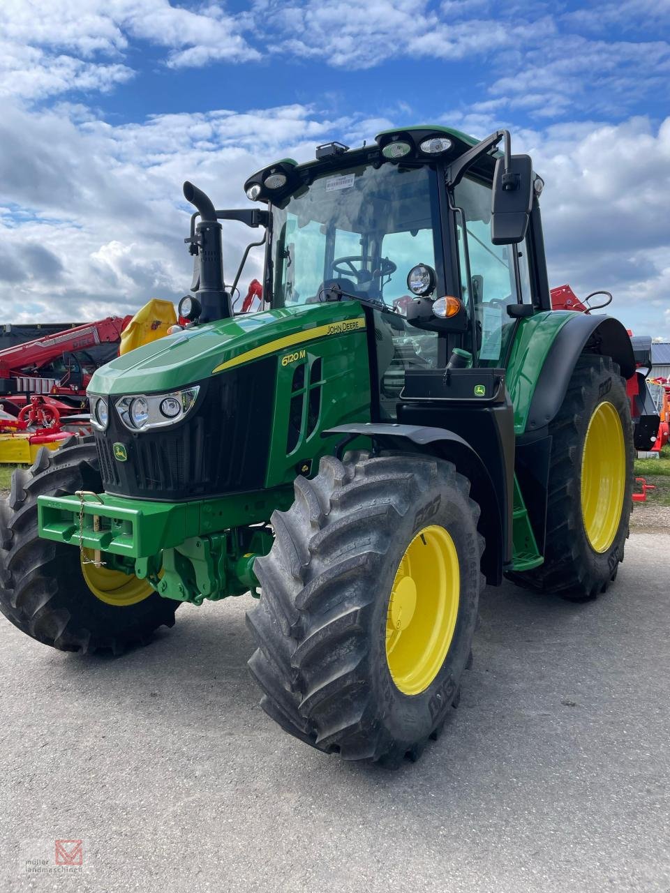 Traktor des Typs John Deere 6120 M, Neumaschine in Bonndorf (Bild 1)