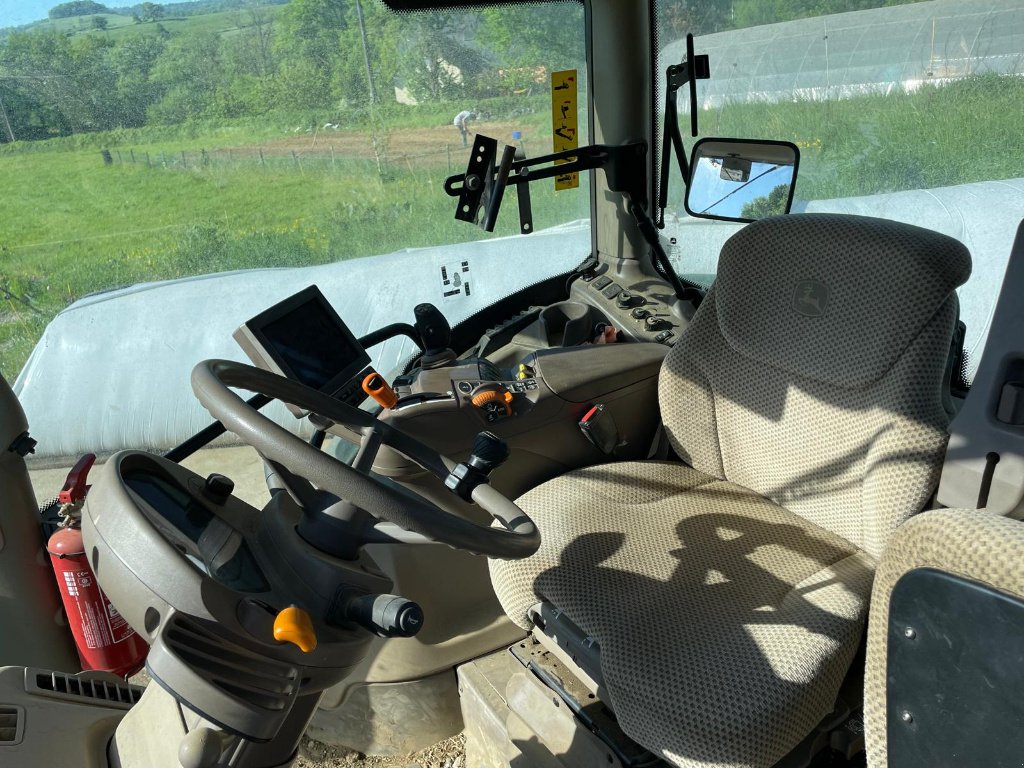 Traktor του τύπου John Deere 6120 R AUTOPOWER ., Gebrauchtmaschine σε UZERCHE (Φωτογραφία 8)