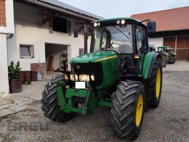 Traktor des Typs John Deere 6120, Gebrauchtmaschine in Straubing (Bild 1)