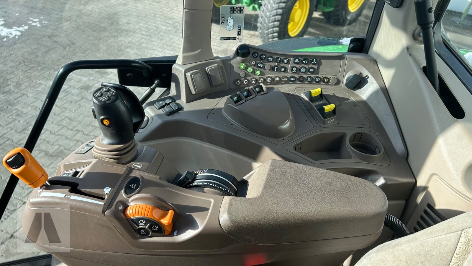 Traktor от тип John Deere 6120M 6120 M mit Frontlader, Gebrauchtmaschine в Regensburg (Снимка 20)