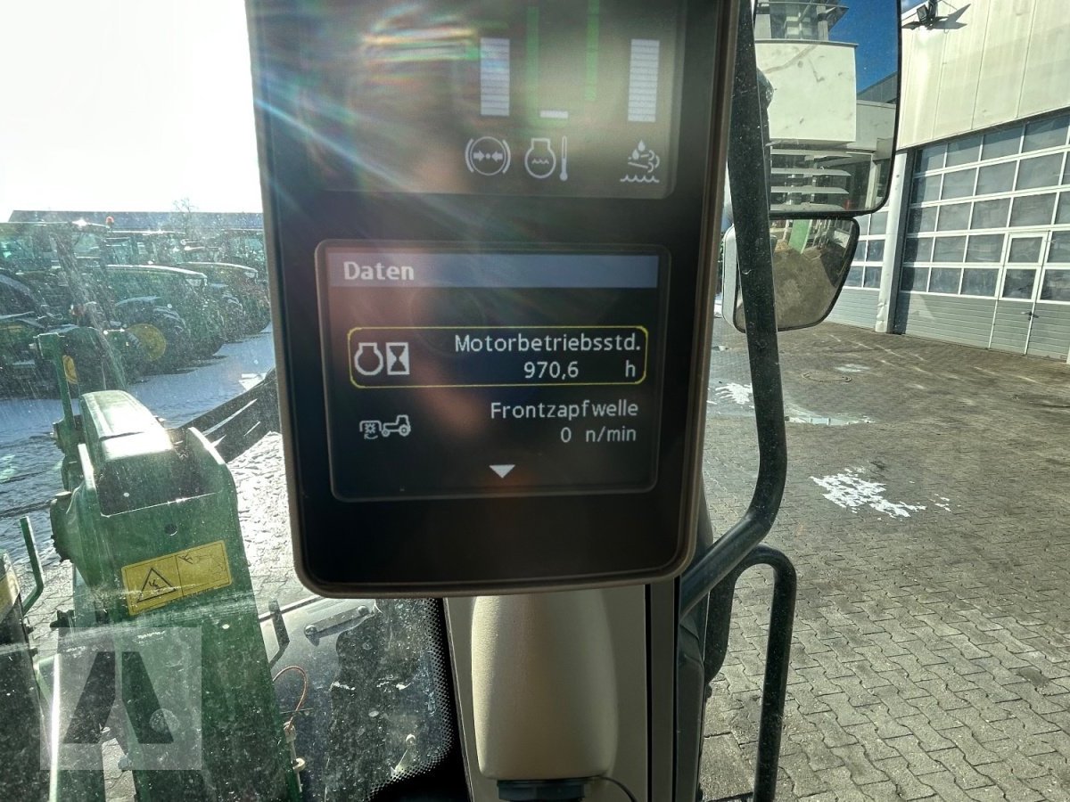 Traktor от тип John Deere 6120M 6120 M mit Frontlader, Gebrauchtmaschine в Regensburg (Снимка 23)