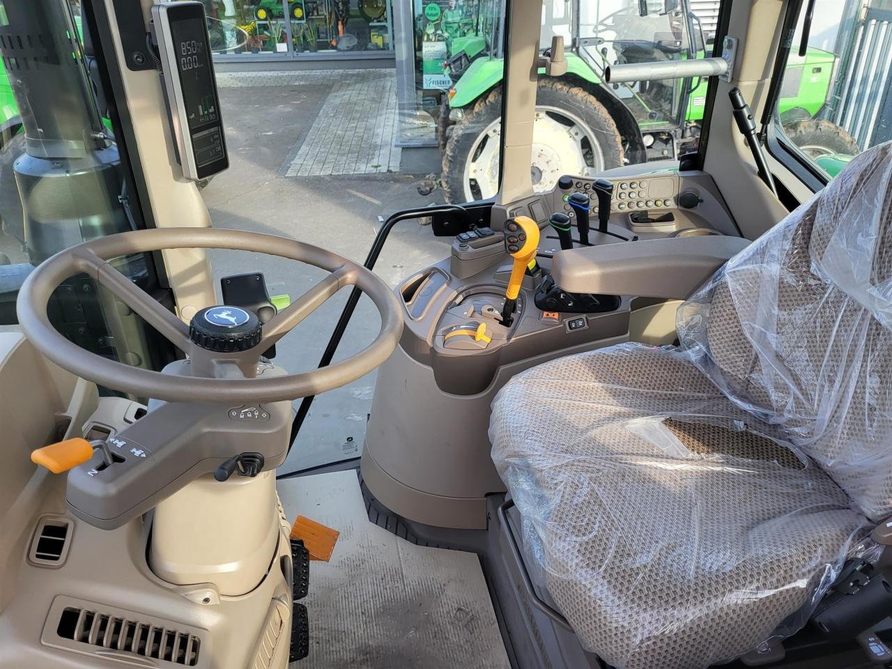 Traktor of the type John Deere 6120M AQ+, Gebrauchtmaschine in Niederkirchen (Picture 5)