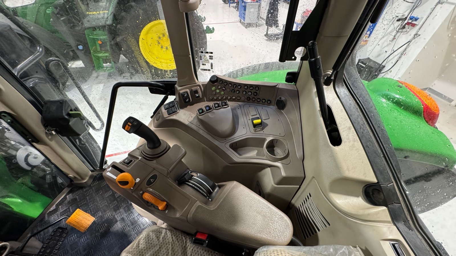 Traktor van het type John Deere 6120M AUTOPOWER OG ALT I UDSTYR! KUN 450 TIMER!, Gebrauchtmaschine in Nørager (Foto 12)