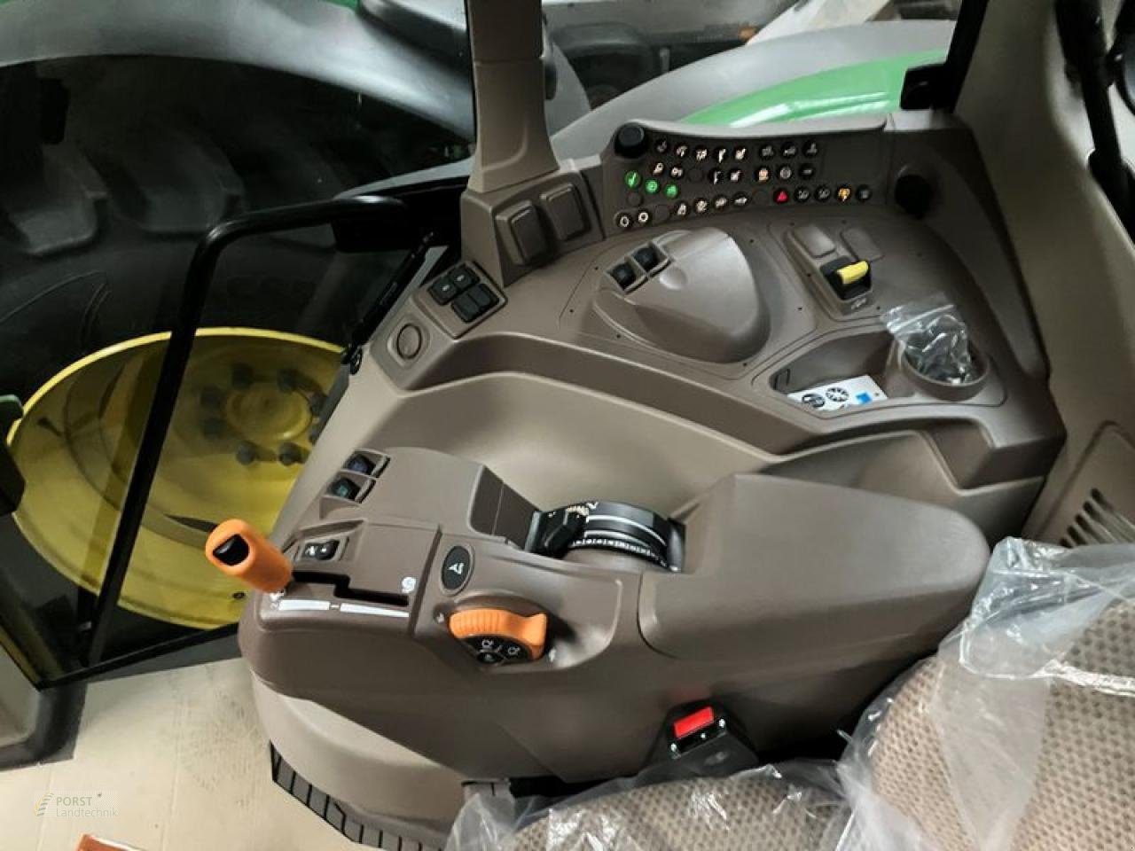 Traktor of the type John Deere 6120M AUTOPOWR 40, Neumaschine in Jahnatal (Picture 6)