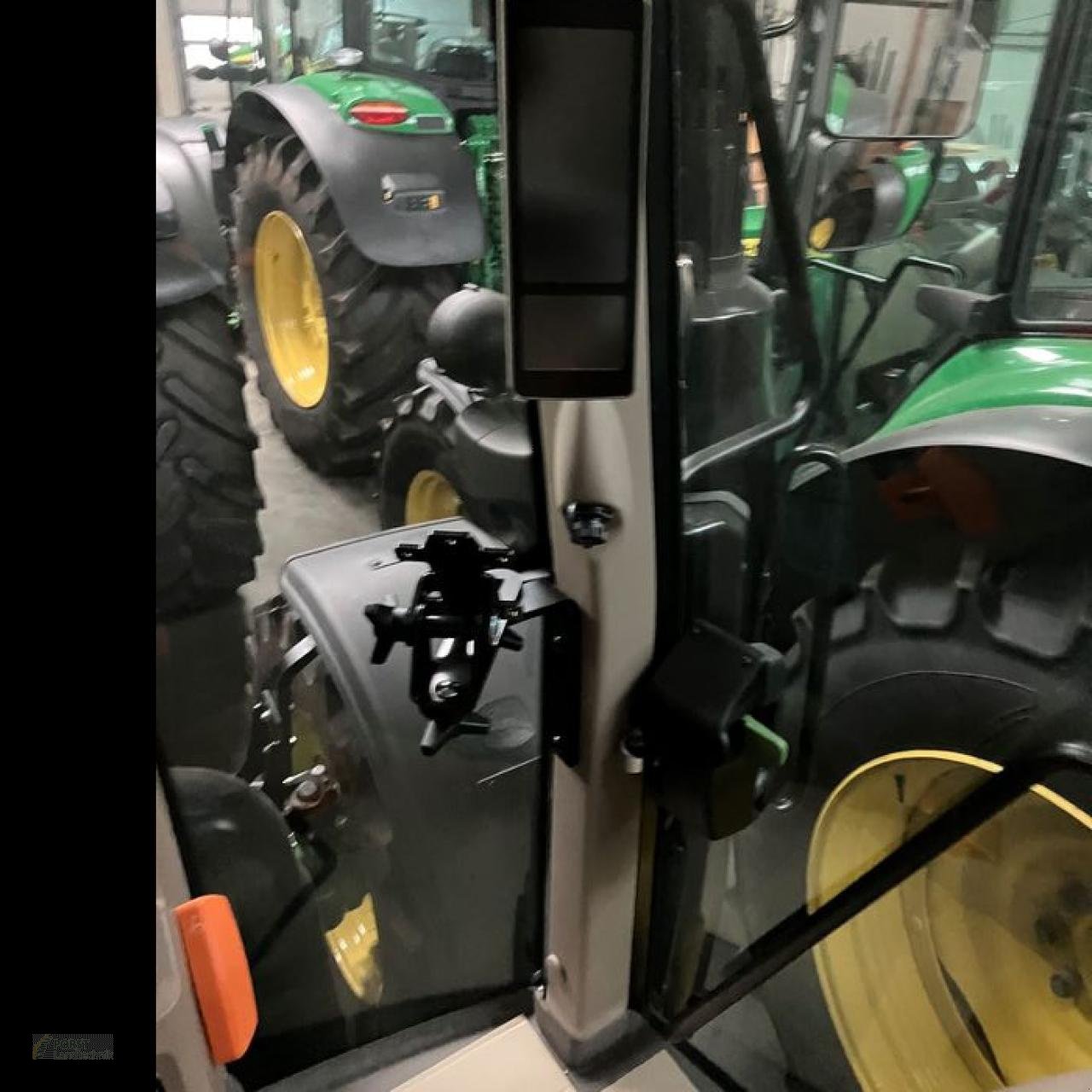 Traktor of the type John Deere 6120M AUTOPOWR 40, Neumaschine in Jahnatal (Picture 7)