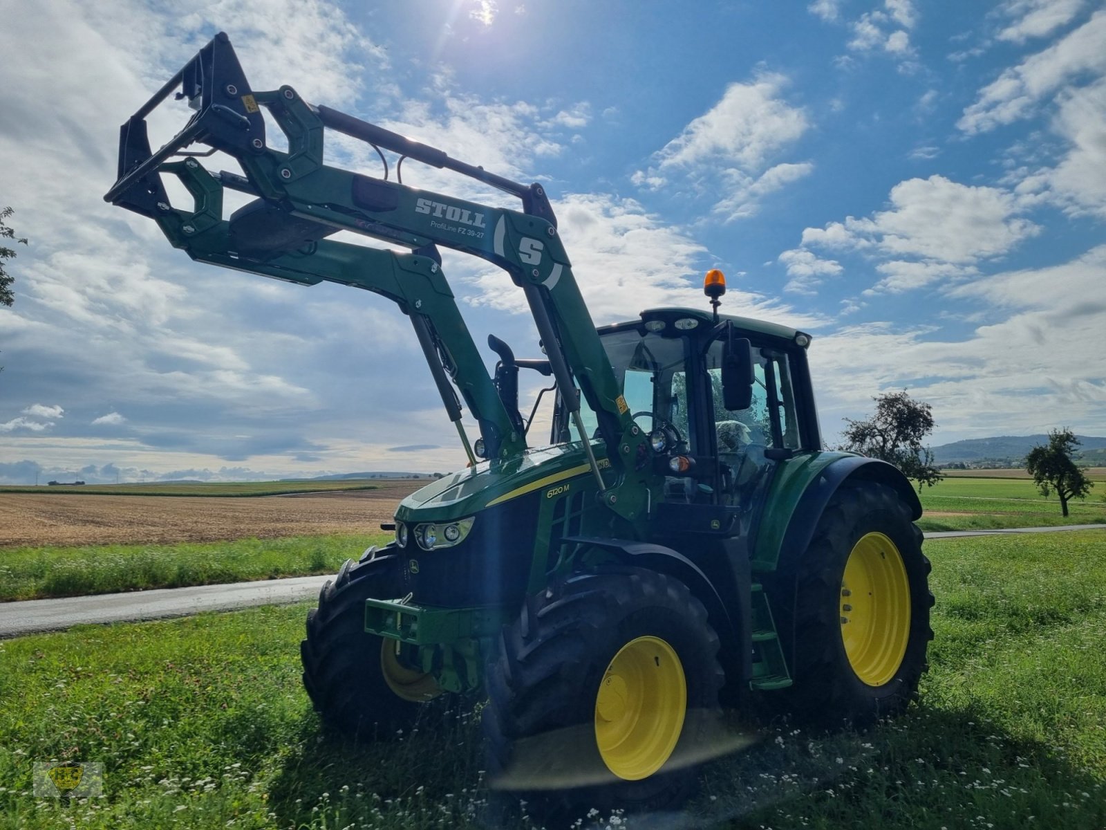 Traktor typu John Deere 6120M Frontlader a42, Gebrauchtmaschine v Willanzheim (Obrázek 1)