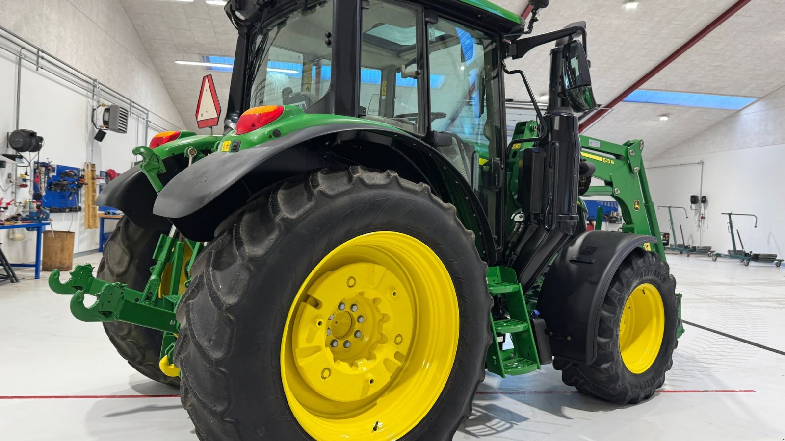 Traktor del tipo John Deere 6120M KUN 3300 TIMER!, Gebrauchtmaschine en Nørager (Imagen 13)