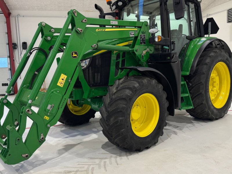 Traktor of the type John Deere 6120M KUN 3300 TIMER!, Gebrauchtmaschine in Nørager (Picture 1)