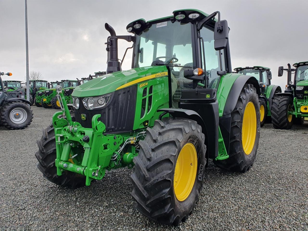 Traktor des Typs John Deere 6120M PQ+, Neumaschine in Zweibrücken (Bild 1)