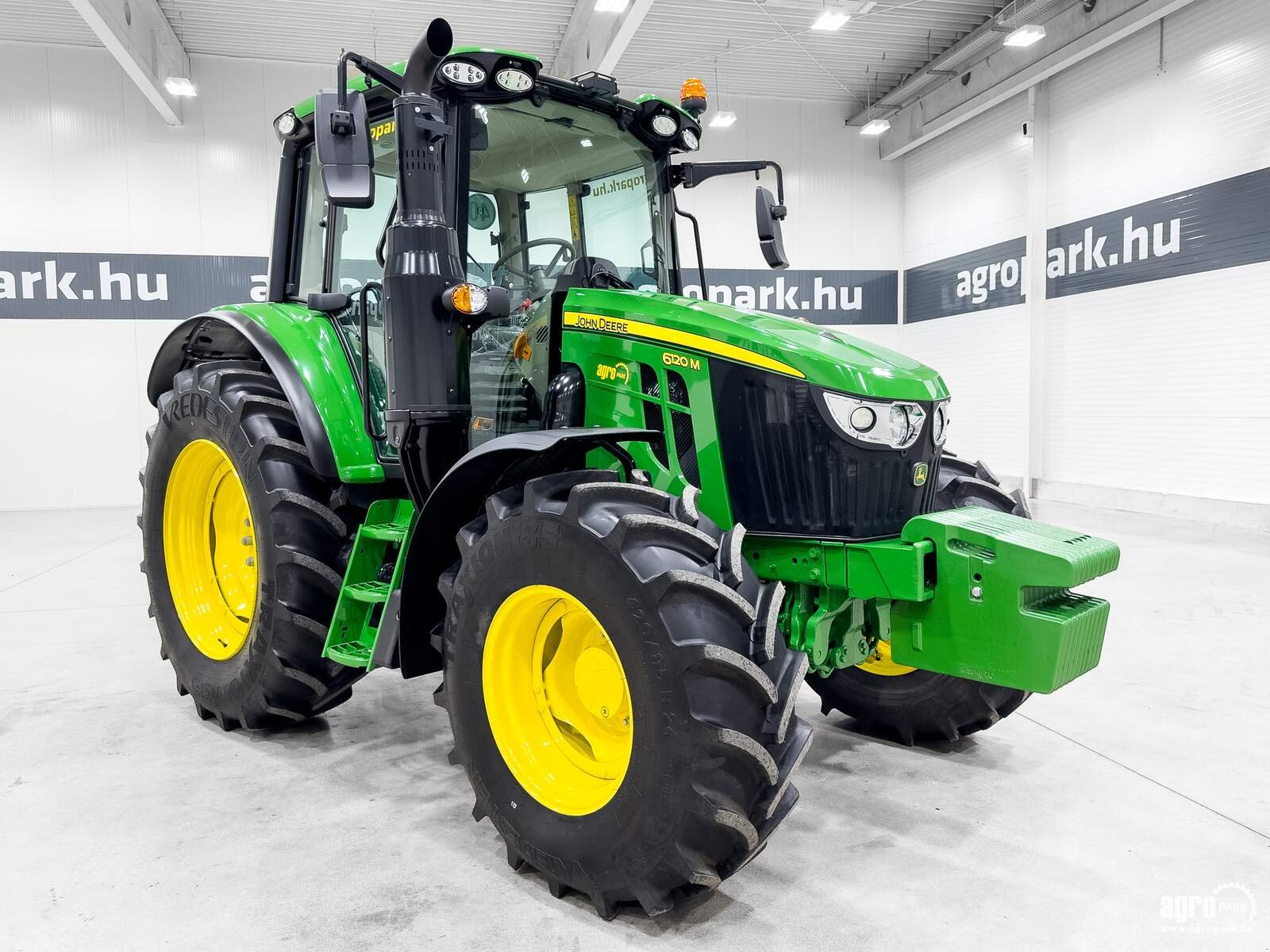 Traktor типа John Deere 6120M TLS, Gebrauchtmaschine в Csengele (Фотография 2)