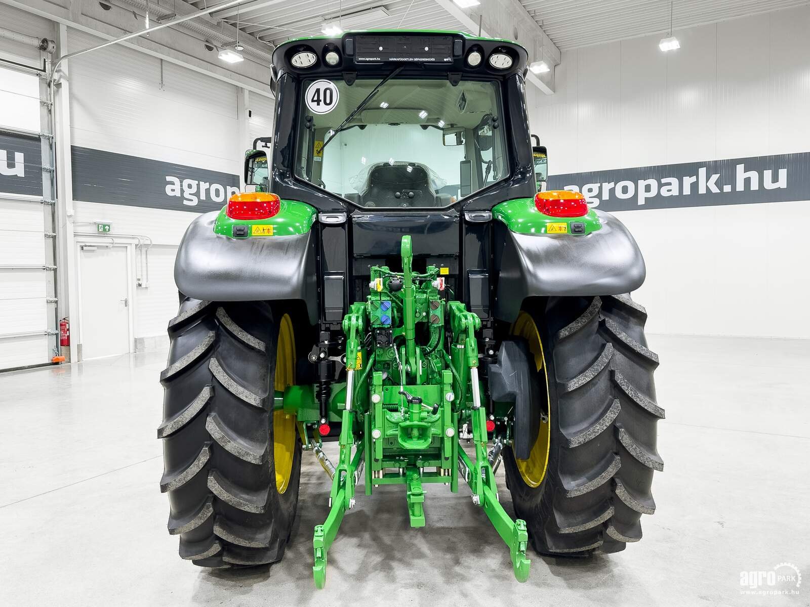 Traktor типа John Deere 6120M TLS, Gebrauchtmaschine в Csengele (Фотография 5)