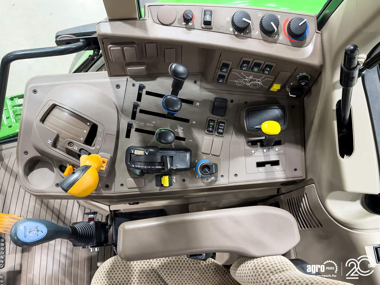 Traktor typu John Deere 6120M, Gebrauchtmaschine v Csengele (Obrázek 9)