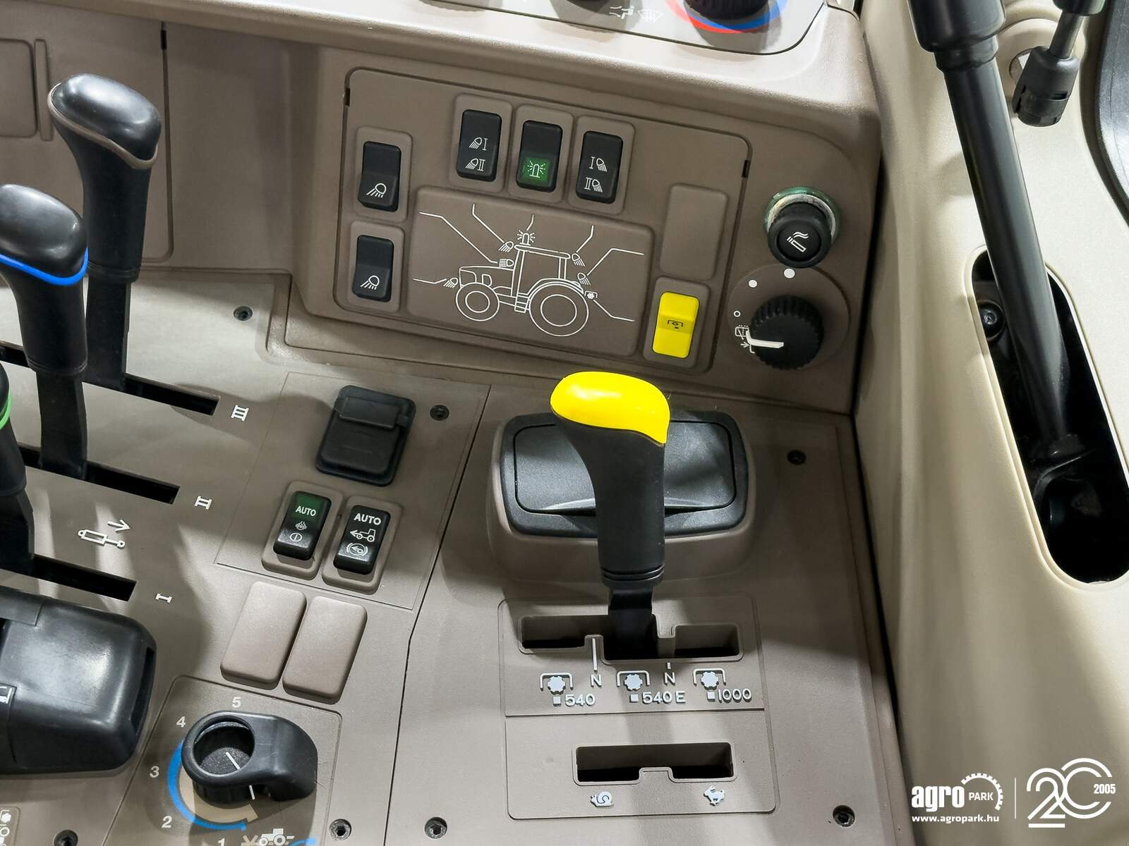 Traktor typu John Deere 6120M, Gebrauchtmaschine v Csengele (Obrázek 18)