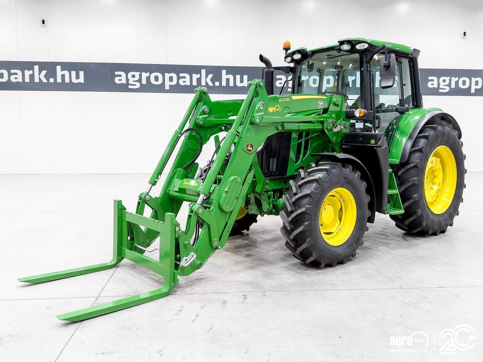 Traktor of the type John Deere 6120M, Gebrauchtmaschine in Csengele (Picture 1)