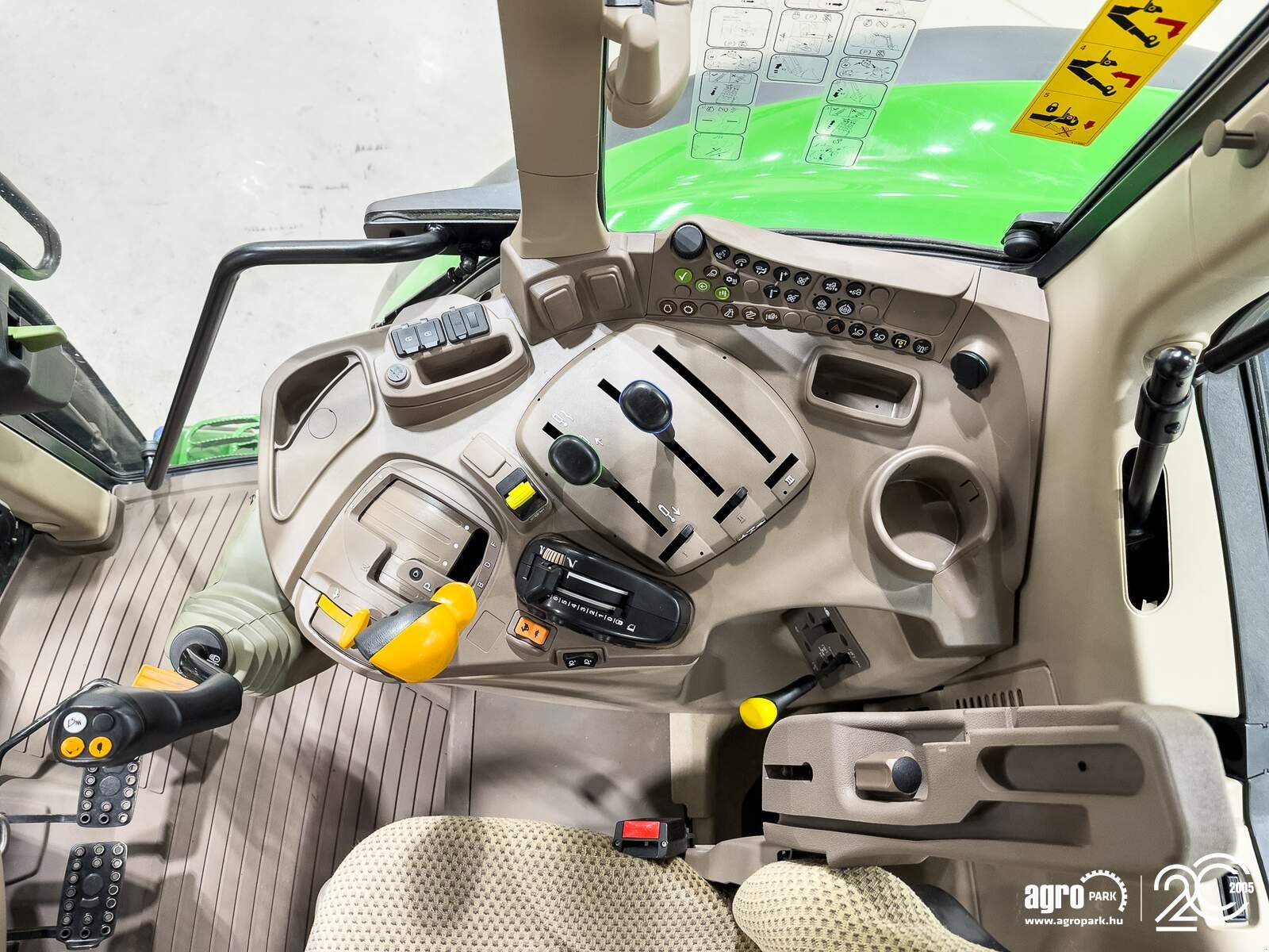 Traktor of the type John Deere 6120M, Gebrauchtmaschine in Csengele (Picture 9)