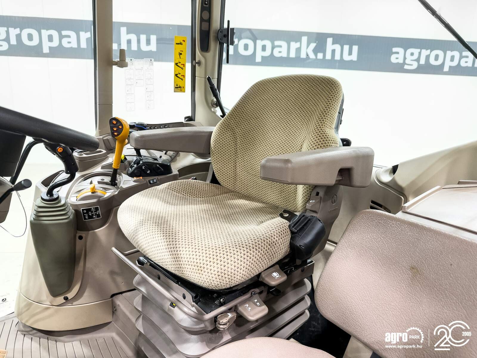 Traktor of the type John Deere 6120M, Gebrauchtmaschine in Csengele (Picture 11)