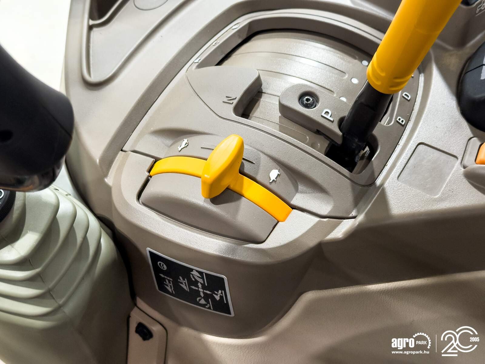 Traktor of the type John Deere 6120M, Gebrauchtmaschine in Csengele (Picture 15)