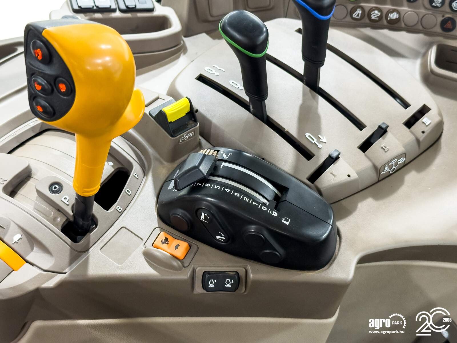 Traktor of the type John Deere 6120M, Gebrauchtmaschine in Csengele (Picture 16)