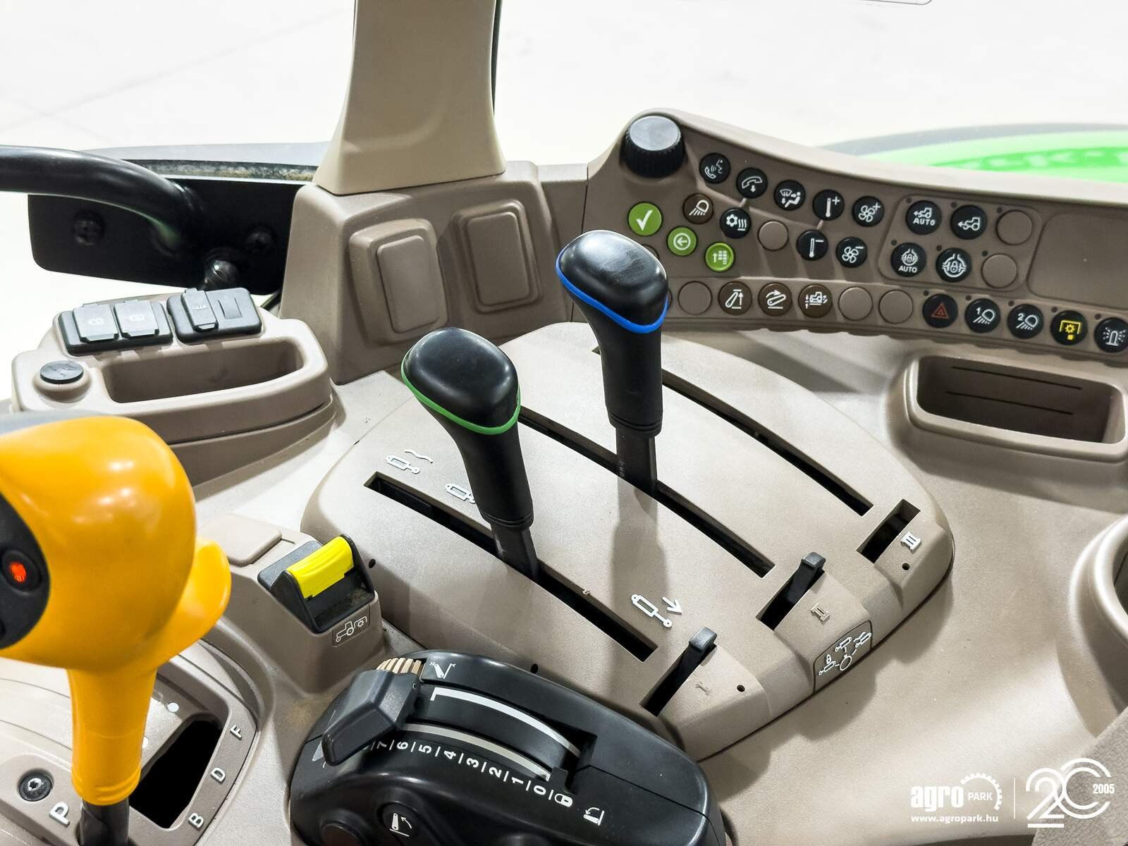 Traktor of the type John Deere 6120M, Gebrauchtmaschine in Csengele (Picture 17)