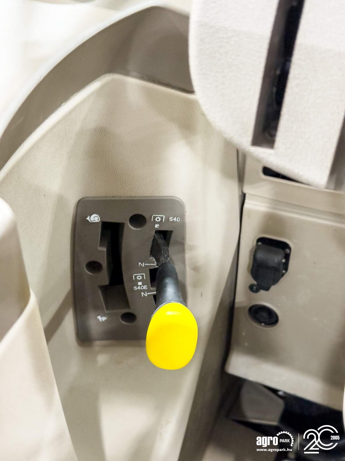 Traktor of the type John Deere 6120M, Gebrauchtmaschine in Csengele (Picture 20)