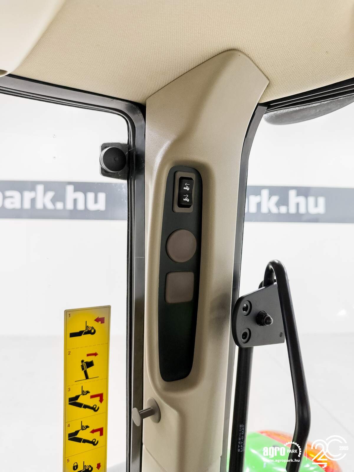 Traktor of the type John Deere 6120M, Gebrauchtmaschine in Csengele (Picture 21)