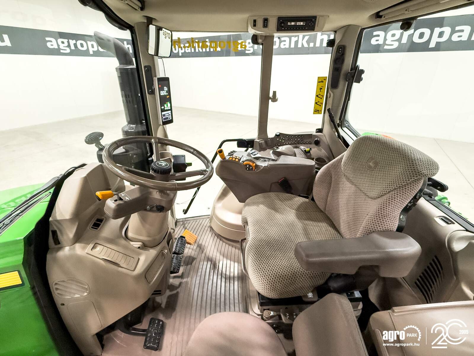 Traktor типа John Deere 6120M, Gebrauchtmaschine в Csengele (Фотография 8)