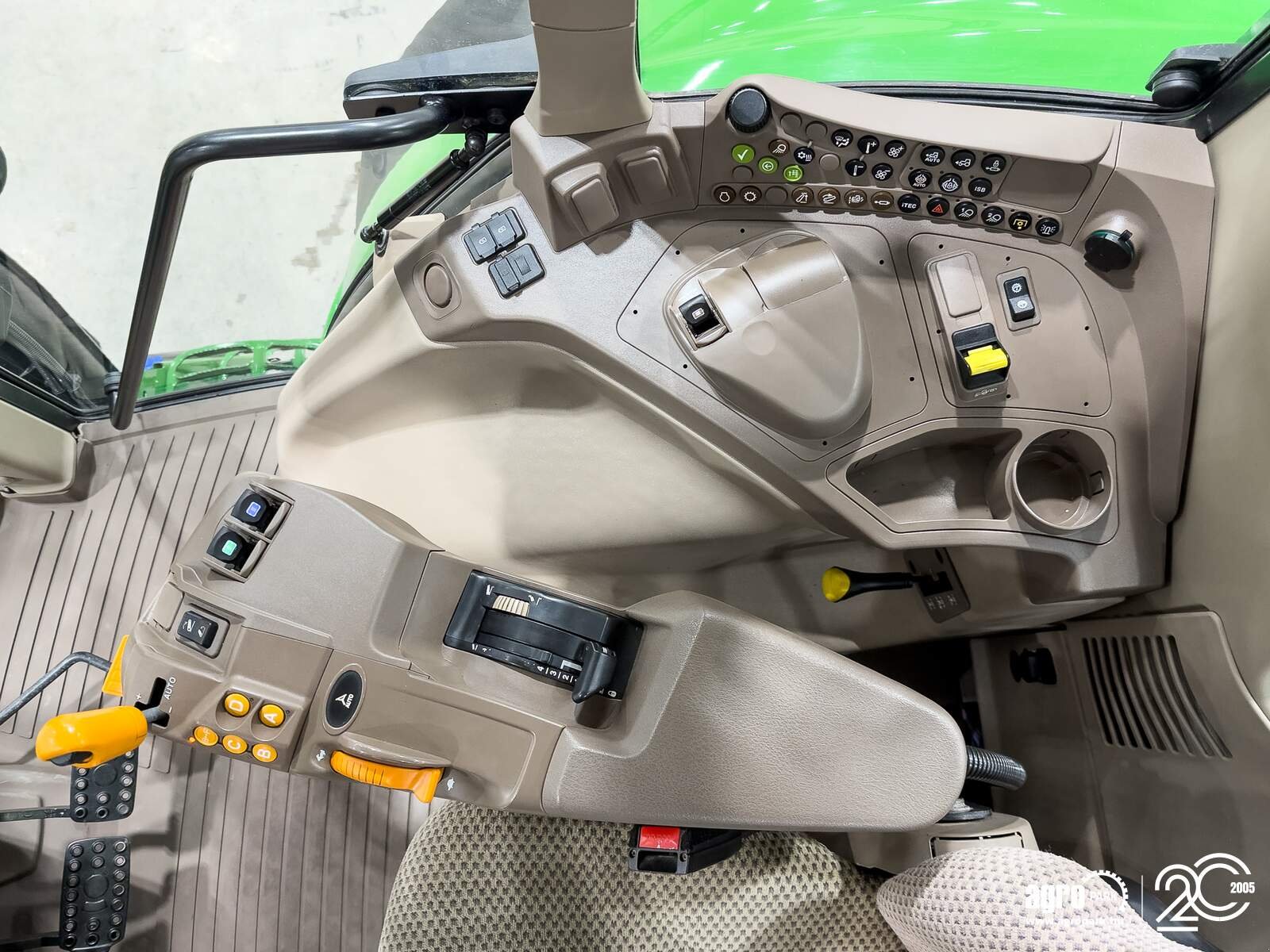 Traktor типа John Deere 6120M, Gebrauchtmaschine в Csengele (Фотография 9)