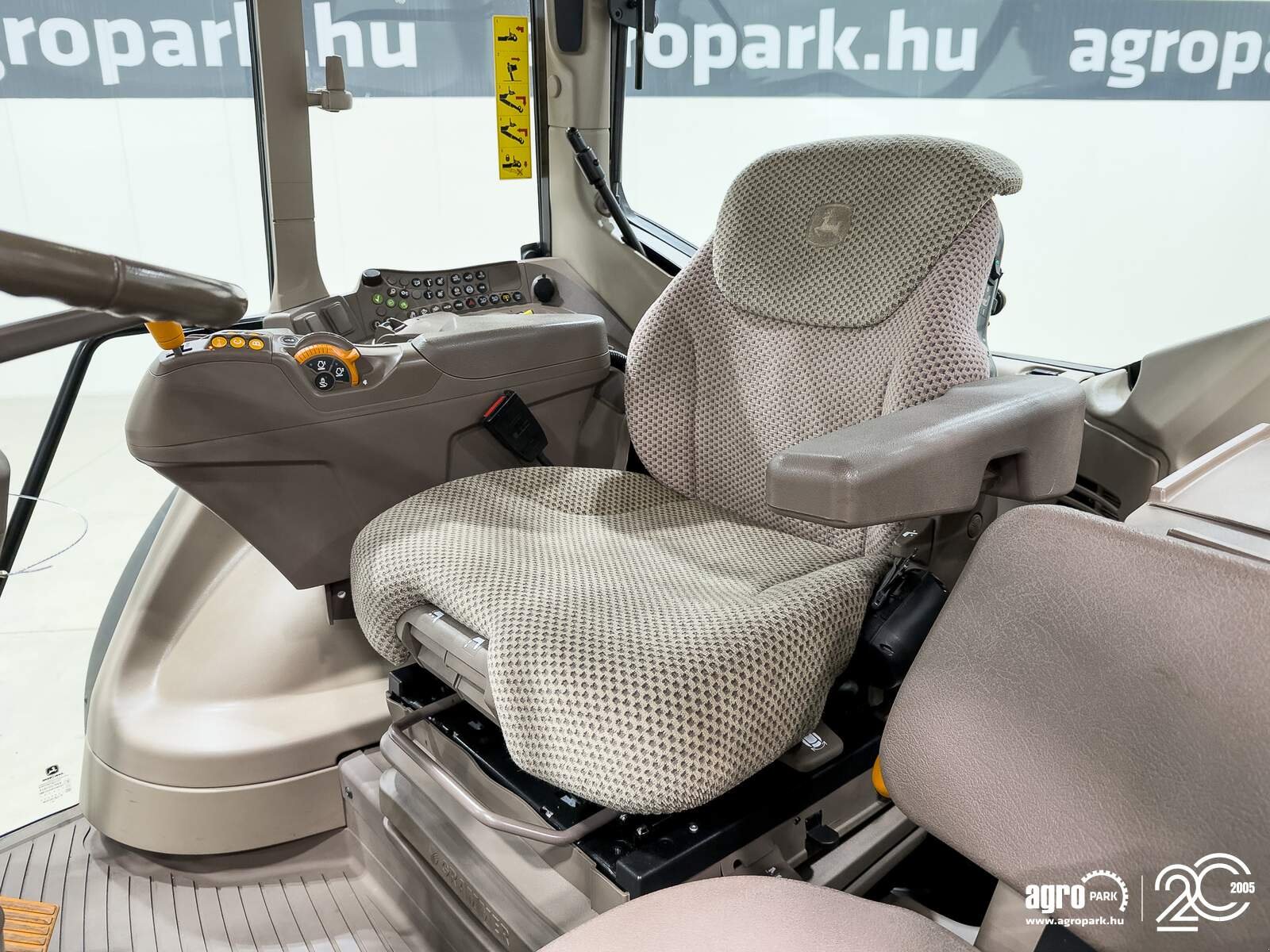 Traktor типа John Deere 6120M, Gebrauchtmaschine в Csengele (Фотография 11)