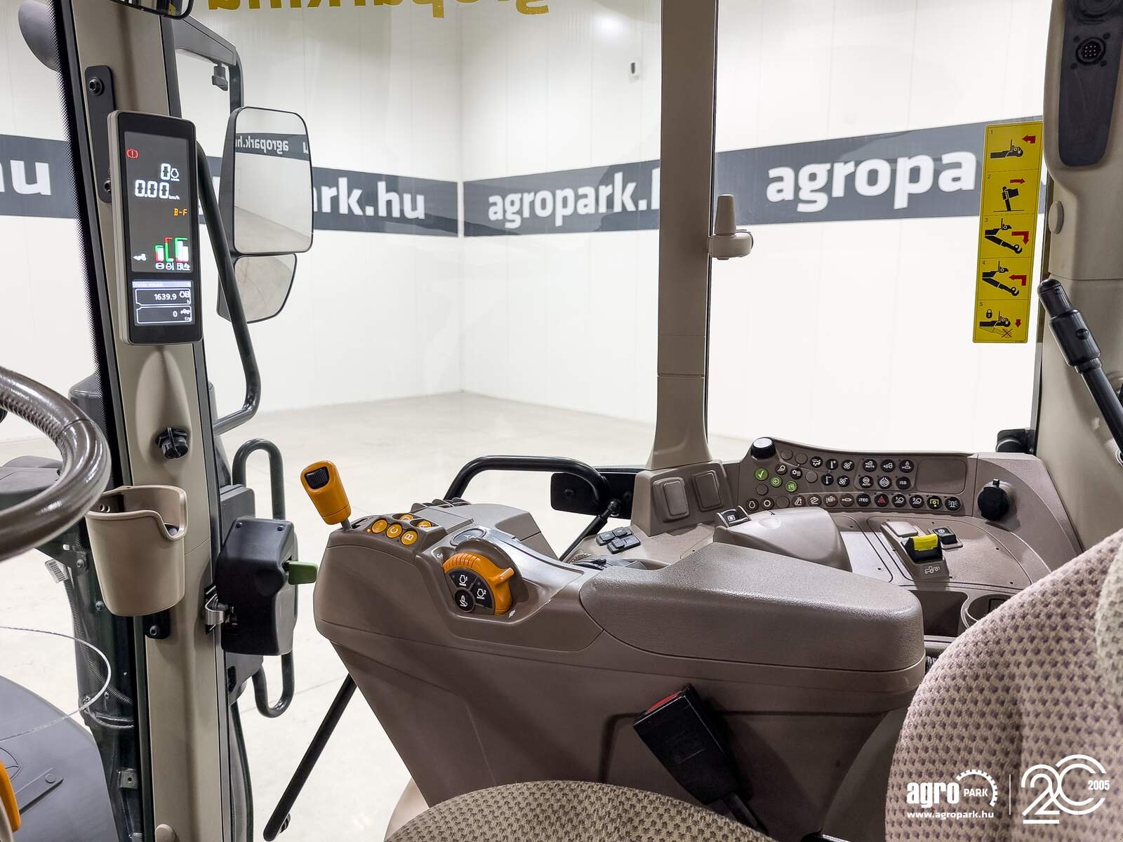 Traktor типа John Deere 6120M, Gebrauchtmaschine в Csengele (Фотография 12)