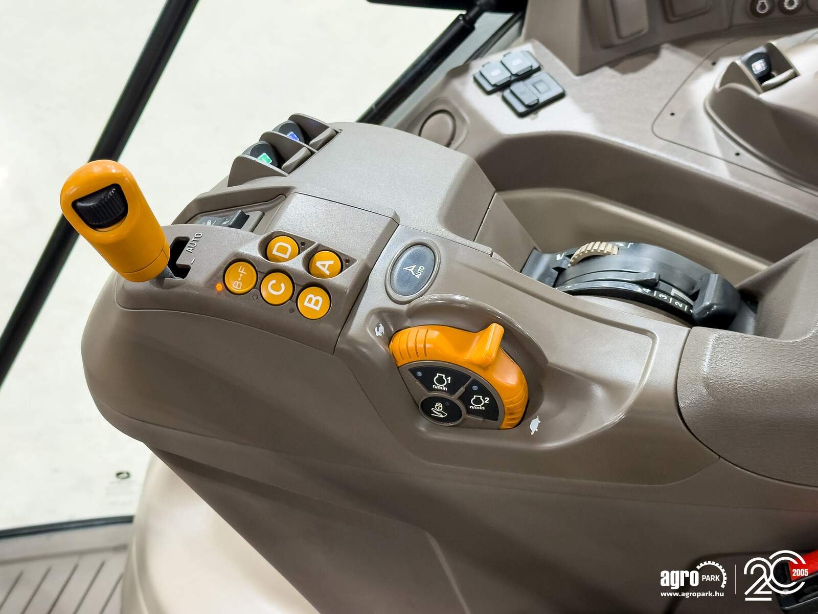 Traktor типа John Deere 6120M, Gebrauchtmaschine в Csengele (Фотография 13)