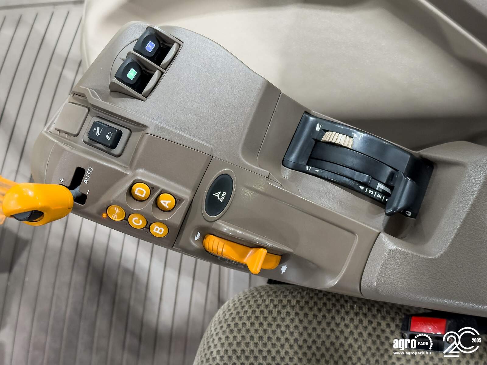 Traktor типа John Deere 6120M, Gebrauchtmaschine в Csengele (Фотография 15)