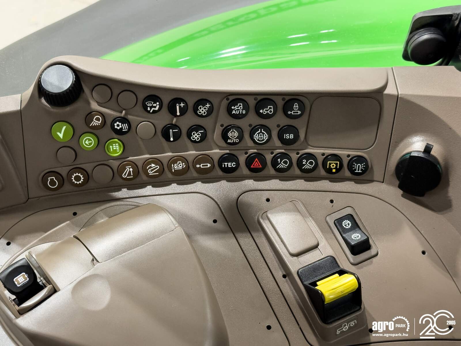 Traktor типа John Deere 6120M, Gebrauchtmaschine в Csengele (Фотография 17)