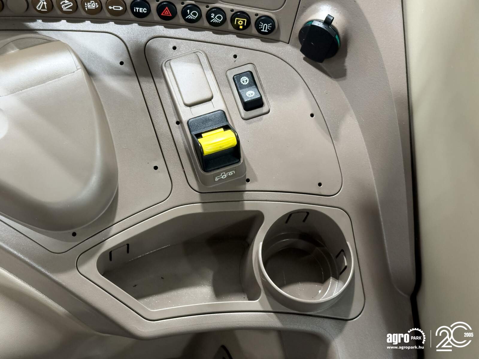 Traktor типа John Deere 6120M, Gebrauchtmaschine в Csengele (Фотография 19)