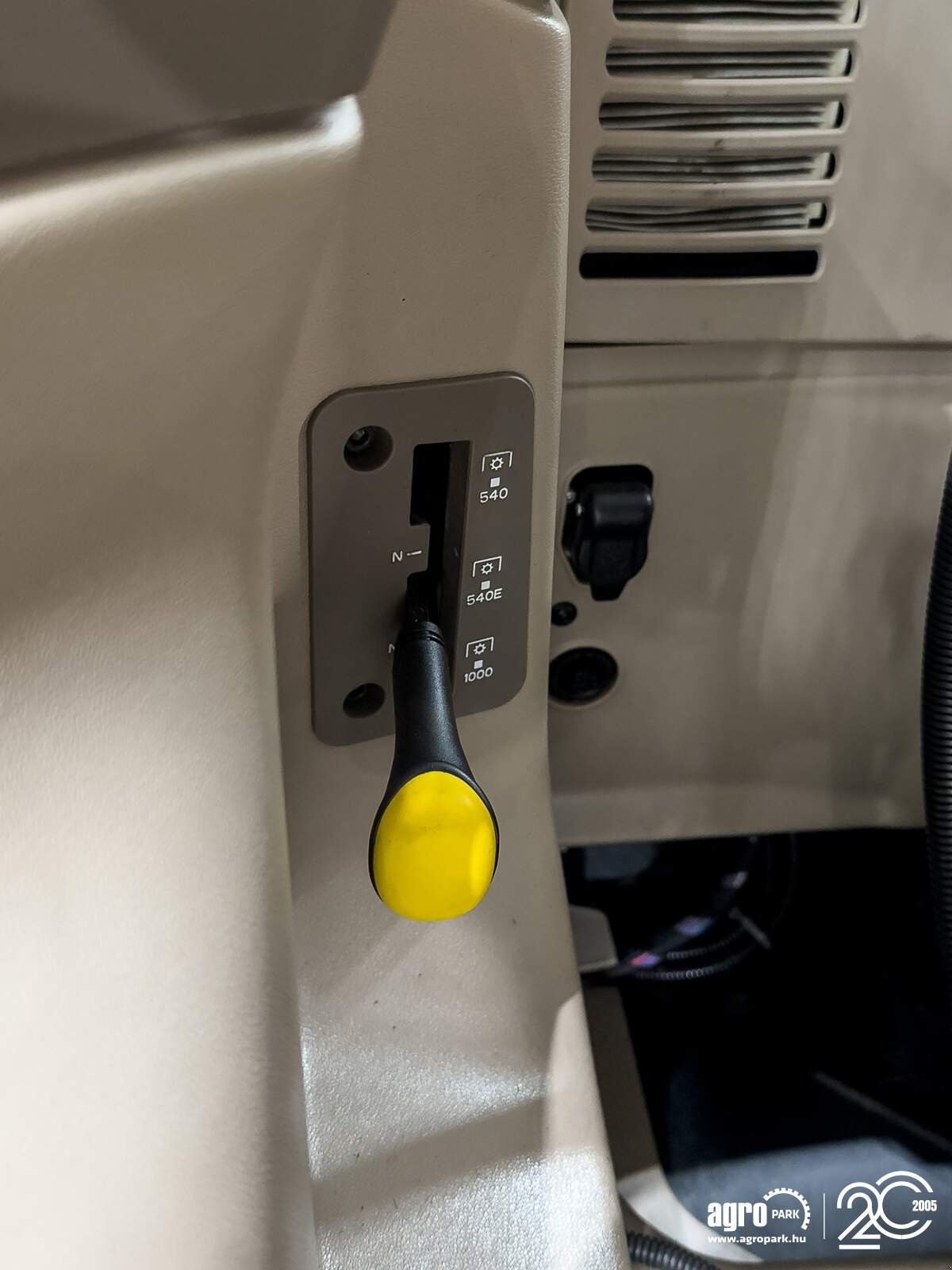 Traktor типа John Deere 6120M, Gebrauchtmaschine в Csengele (Фотография 20)