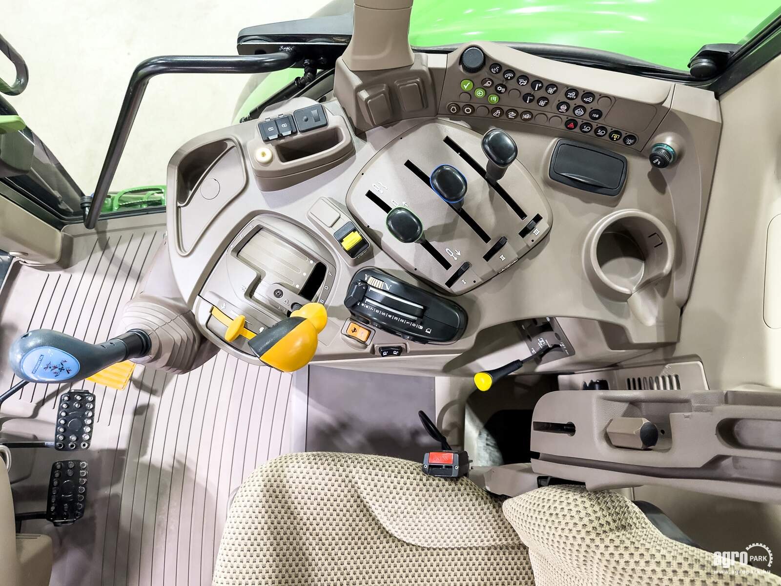 Traktor tip John Deere 6120M, Gebrauchtmaschine in Csengele (Poză 9)