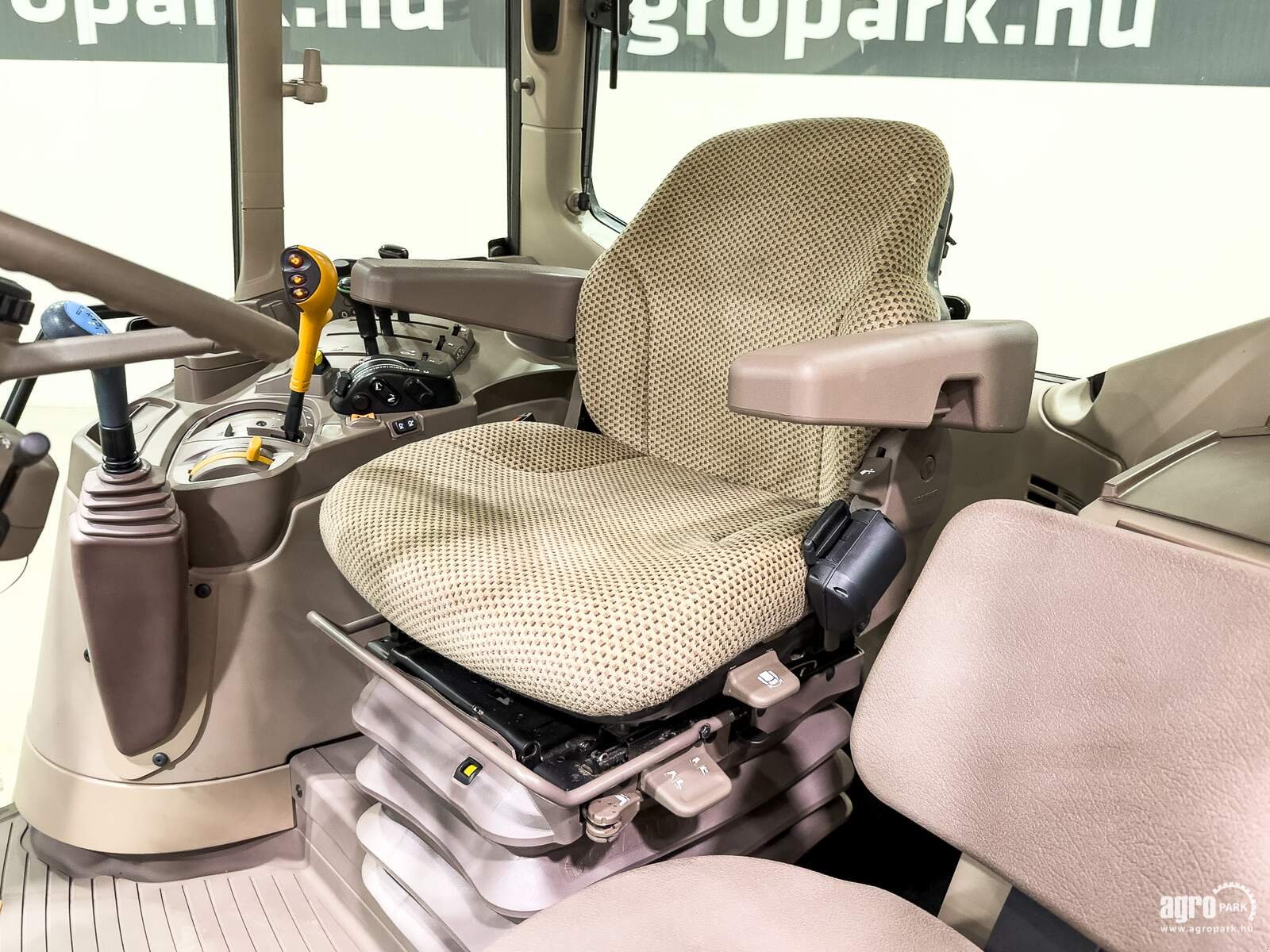 Traktor tip John Deere 6120M, Gebrauchtmaschine in Csengele (Poză 11)