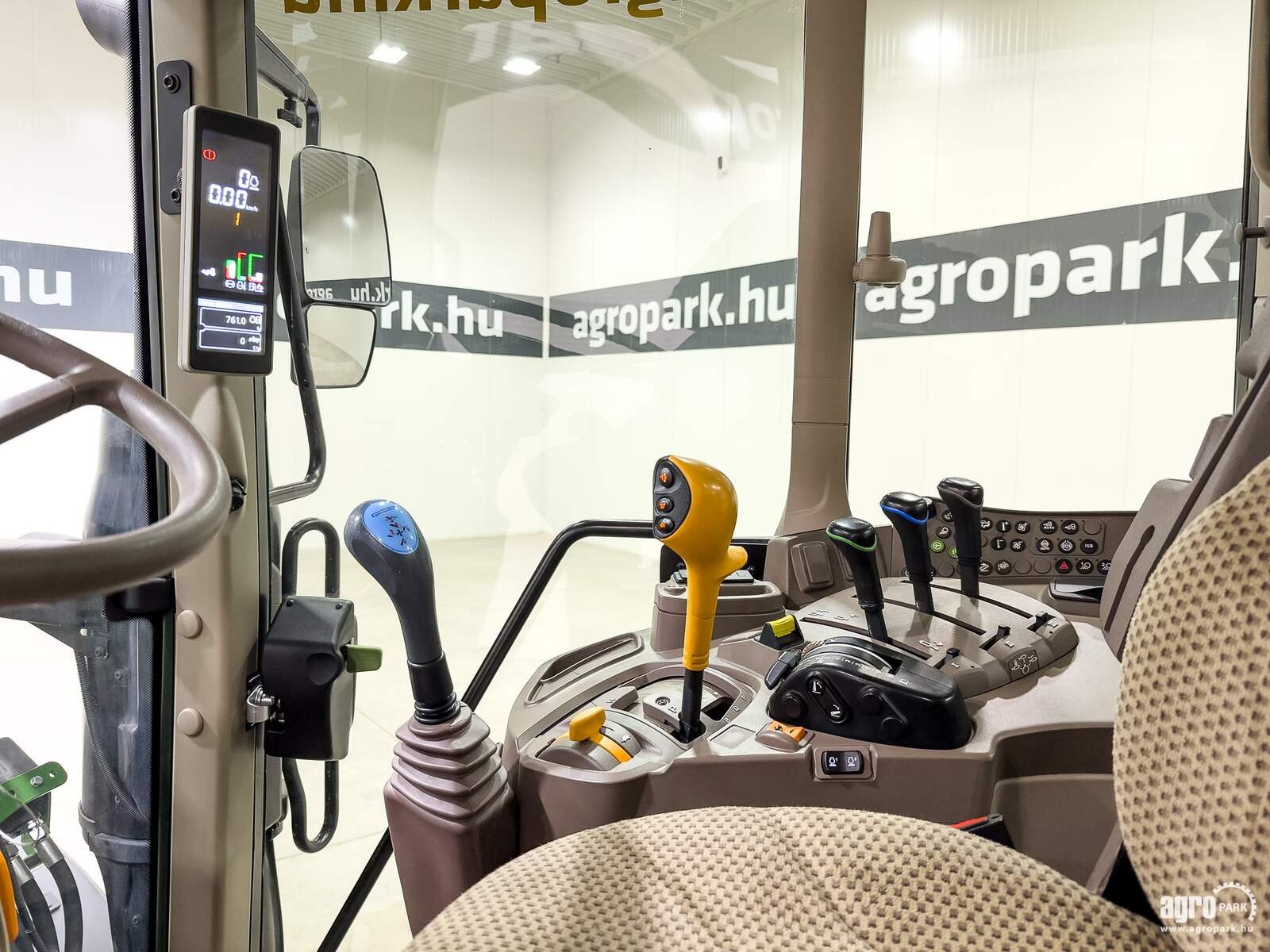 Traktor tip John Deere 6120M, Gebrauchtmaschine in Csengele (Poză 12)