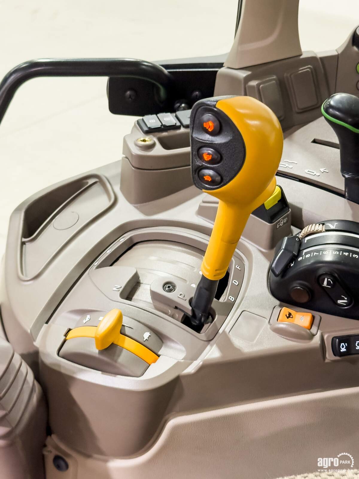 Traktor tip John Deere 6120M, Gebrauchtmaschine in Csengele (Poză 15)