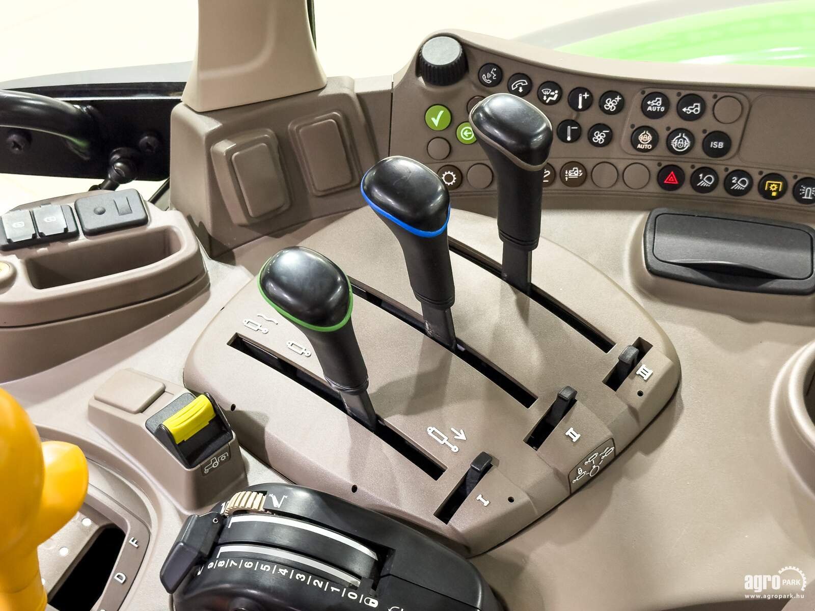 Traktor tip John Deere 6120M, Gebrauchtmaschine in Csengele (Poză 17)