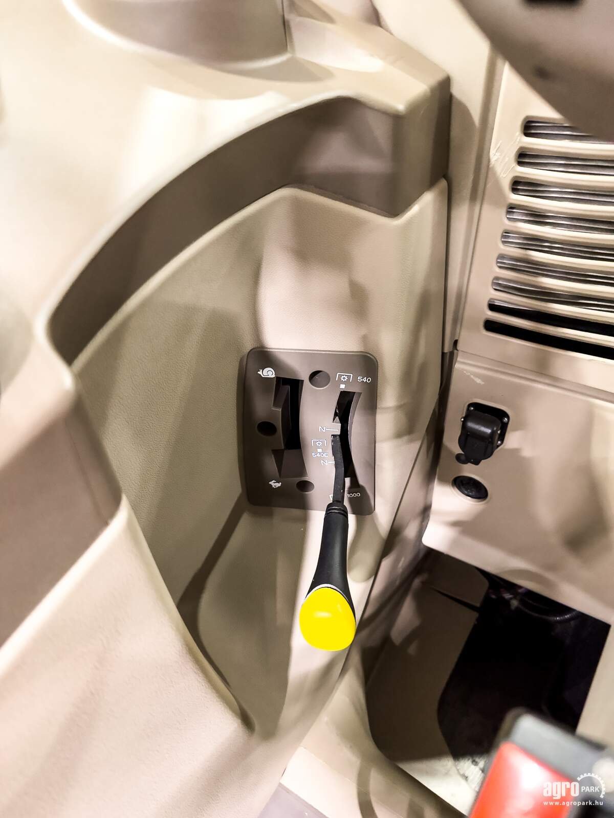 Traktor tip John Deere 6120M, Gebrauchtmaschine in Csengele (Poză 20)