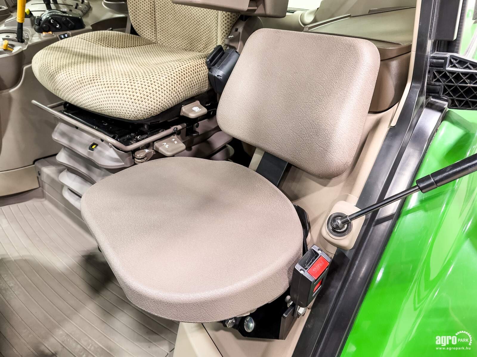 Traktor tip John Deere 6120M, Gebrauchtmaschine in Csengele (Poză 27)